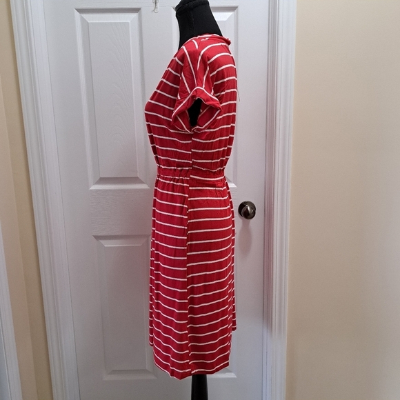 New! Yummie Striped Dress Red And White Stripes V-neck Small Short Sleeved Dress - Picture 2 of 11